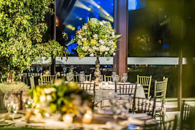 Centro de mesa floral para banquete o evento especial